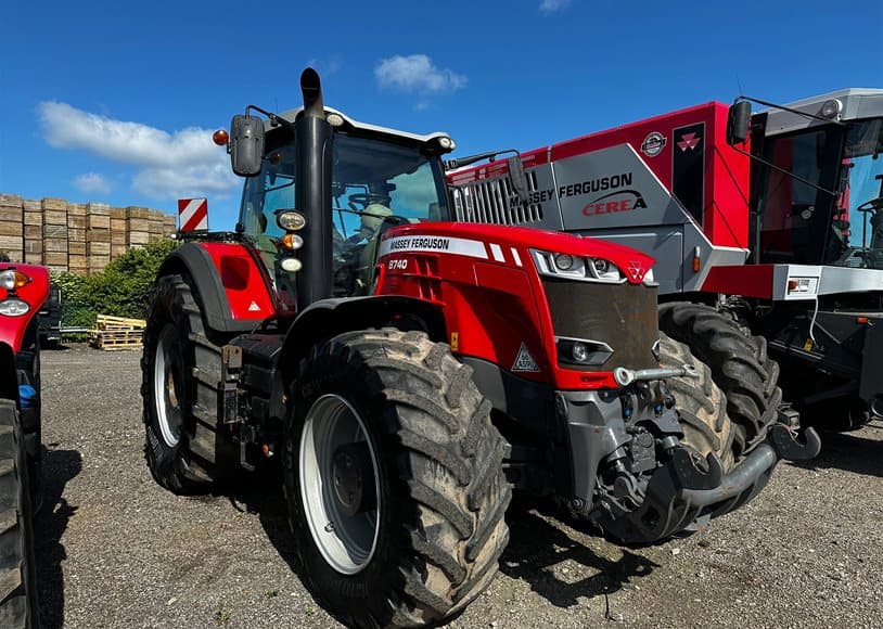 Massey Ferguson 8740MREXDV Tractor