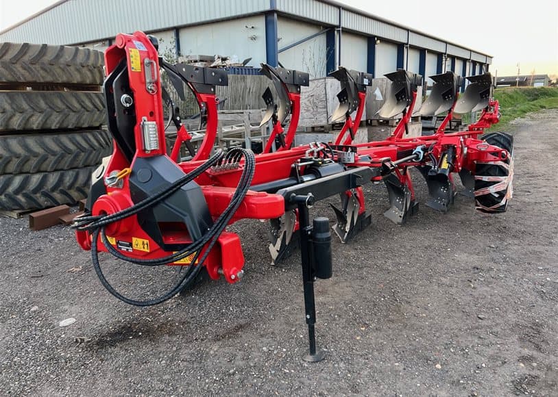 Gregore Besson ROVER 70 Plough