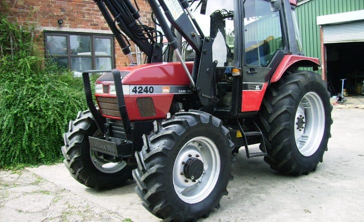 1995 Case 4240 4wd Tractor c/w XL Cab, 90hp c/w Quickie 3360 US Power loader