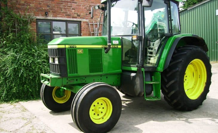 2003 John Deere 6110 SE 2wd Tractor, Mechanical Shuttle and Synchro, 2003, Only 6,921 hours, Very tidy.