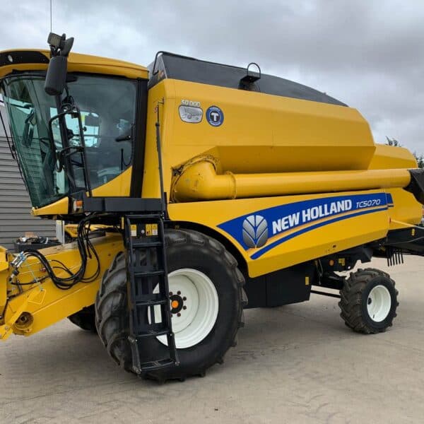 USED New Holland TC5070 Combine Harvester For Sale