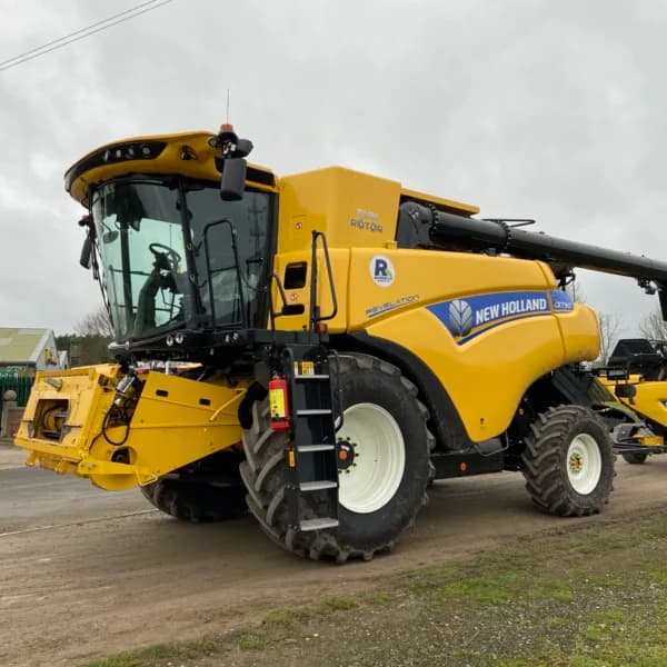New Holland CR7.90 Combine Harvester