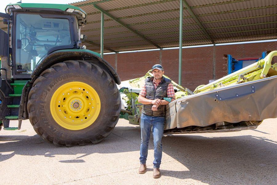 Transport vehicle with agricultural equipment